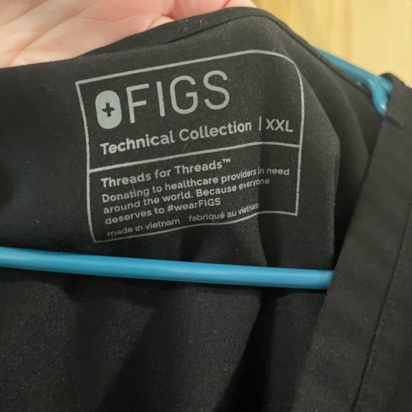 Figs | Black Catarina Scrub Top - Picture 4 of 5